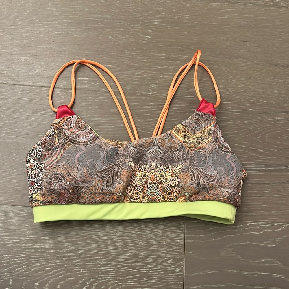 XS sports bra